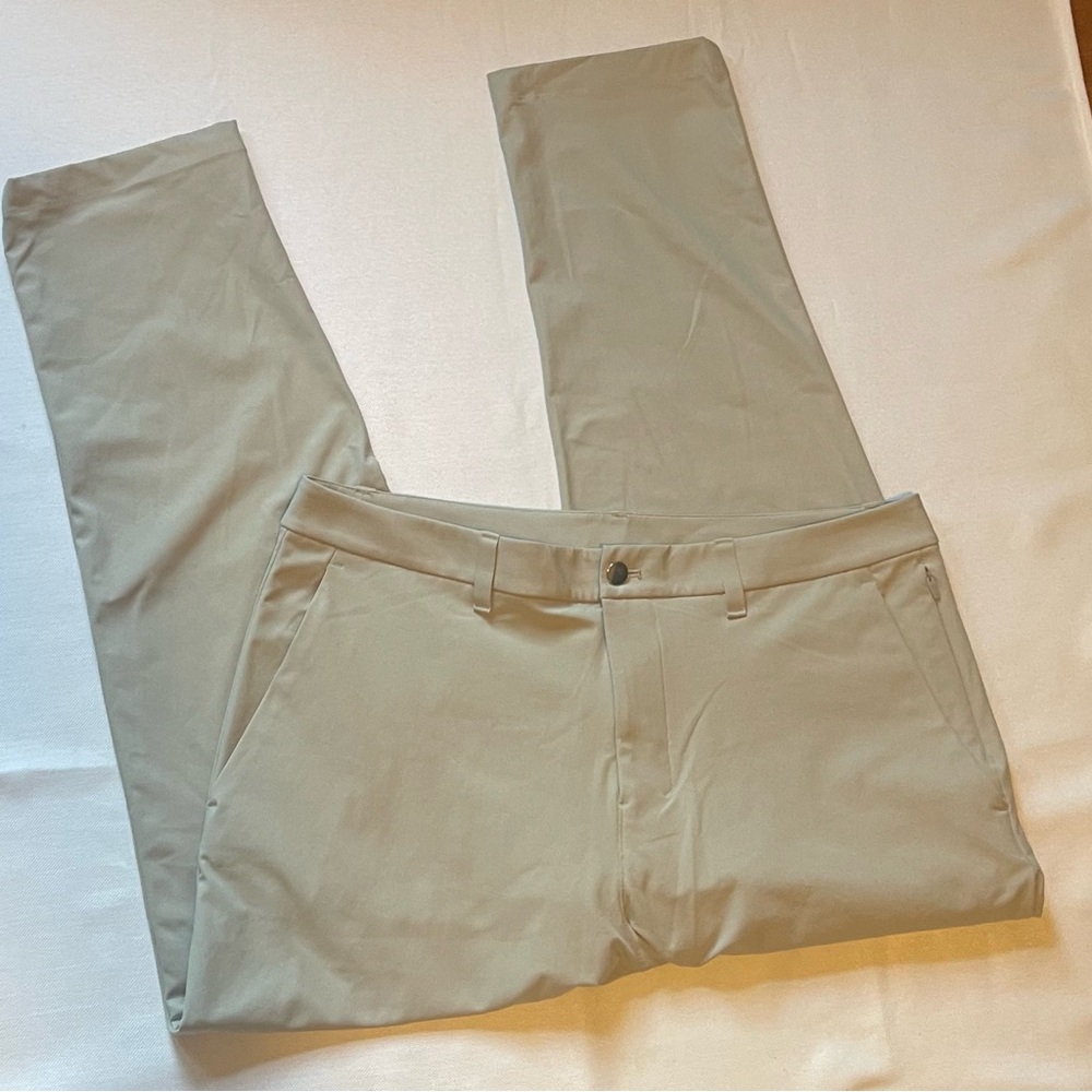 Lululemon Commission light tan Men's Straight Activewear Pants Size 34 Stretch